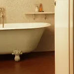 Lux Hotel *