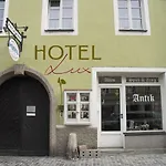 Lux Hotel *