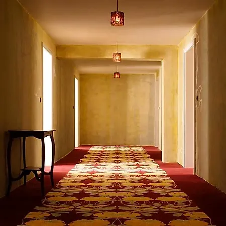 Lux Hotel