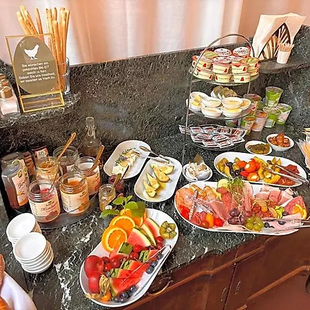 Lux Hotel *