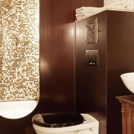 Lux Hotel *